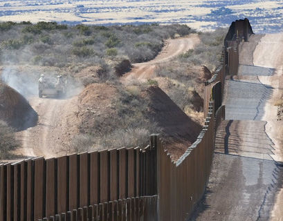 Мексиканская стена угрожает целостности американского правительства