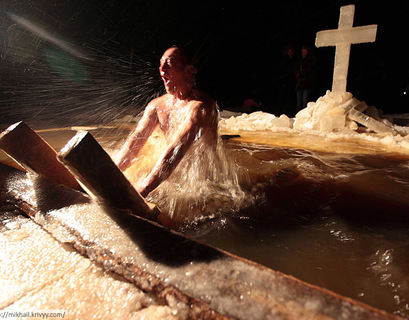 Свыше 4,3 тыс мест для крещенских купаний снабдят светом и безопасными спусками в России