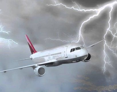 Российский самолет ударило молнией при вылете из Рима - источник