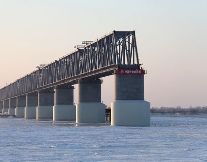 Первый железнодорожный мост между Россией и Китаем соединится 20 марта