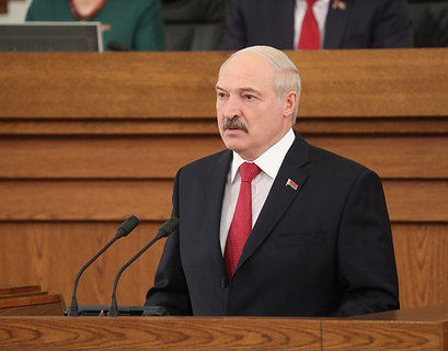 Лукашенко заявил, что конституцию Белоруссии пора менять