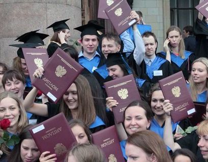 Выпускникам российских вузов поможет система мониторинга трудоустройства