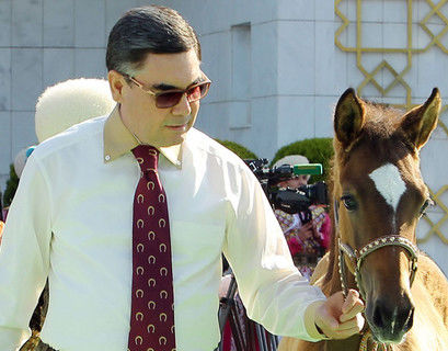 Глава Туркмении прочитал рэп про коня
