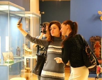  В Таджикистане прошел конкурс "Селфи в музее"