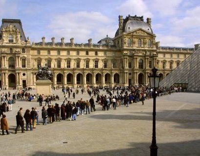 Сотрудники Лувра бастуют из-за обилия туристов