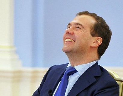 Медведев допустил введение четырехдневной рабочей недели