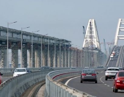 Водителя наказали за езду со скоростью 243 км/ч по Крымскому мосту