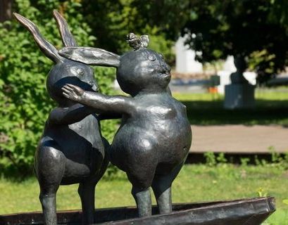 У зайцев со скульптуры "Дед Мазай и зайцы" похитили уши