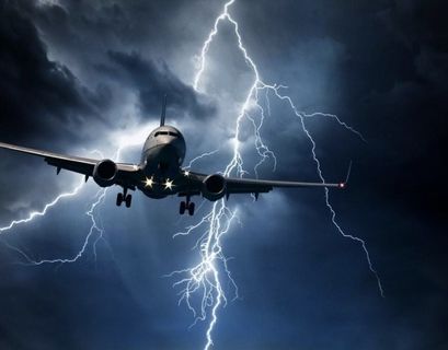 Российский самолет пустили в воздушное пространство Украины из-за грозы