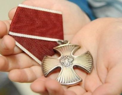Мальчик, спасавший детей в лагере "Холдоми", посмертно награжден Орденом Мужества