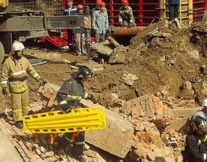 Из-под завалов в Новосибирске извлекли тела трех погибших