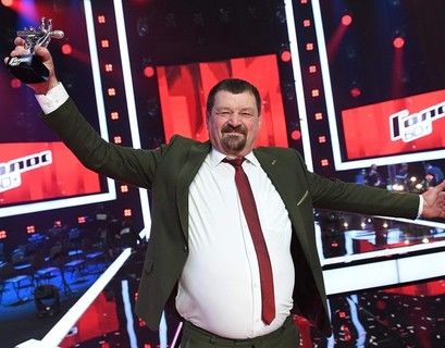 Певец из Донецка стал победителем в шоу "Голос 60+"