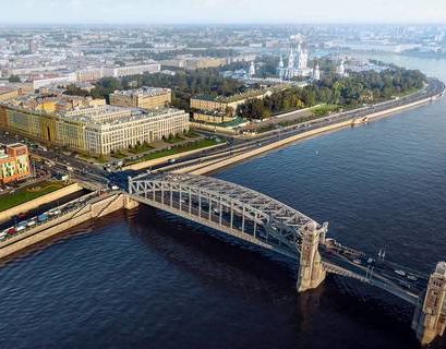 В Петербурге застройку Смольнинской набережной компенсируют благоустройством зеленых зон в центре города