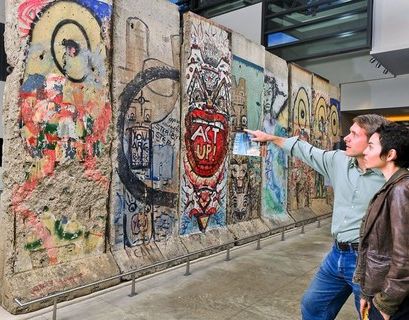 Кусок Берлинской стены можно будет купить на ярмарке искусств в Брюсселе