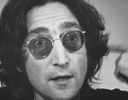 Более $180 тыс стоили знаменитые очки Джона Леннона новому владельцу
