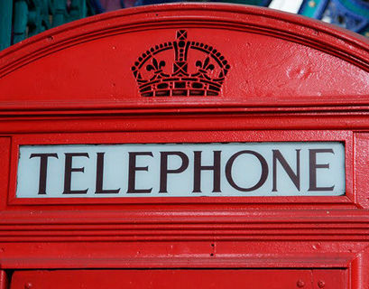 Первая красная телефонная будка Британии стала охраняемым архитектурным объектом