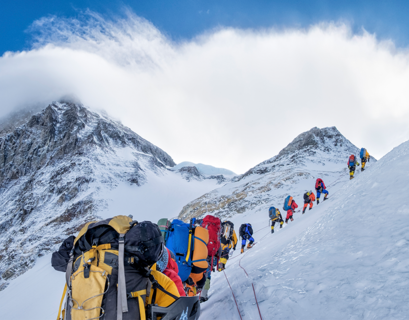 Китайские альпинисты вновь замерили Эверест