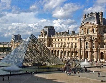 Парижский Лувр откроется в начале июля