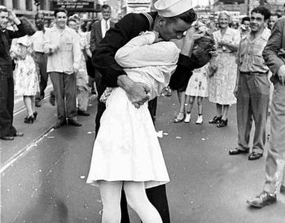Легендарному снимку "Поцелуй на Таймс-сквер" исполняется 75 лет