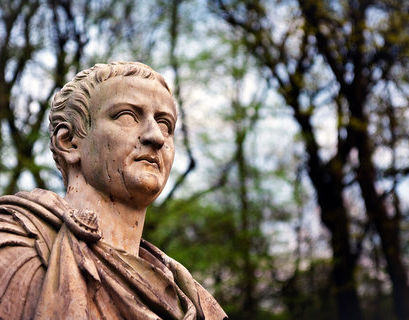 Дизайнер "оживил" статуи императоров Римской империи
